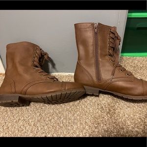 Womens boots 9W brown